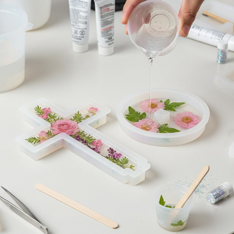 Twee siliconenvormen met een b - Candle Making Jars recensie en prijs